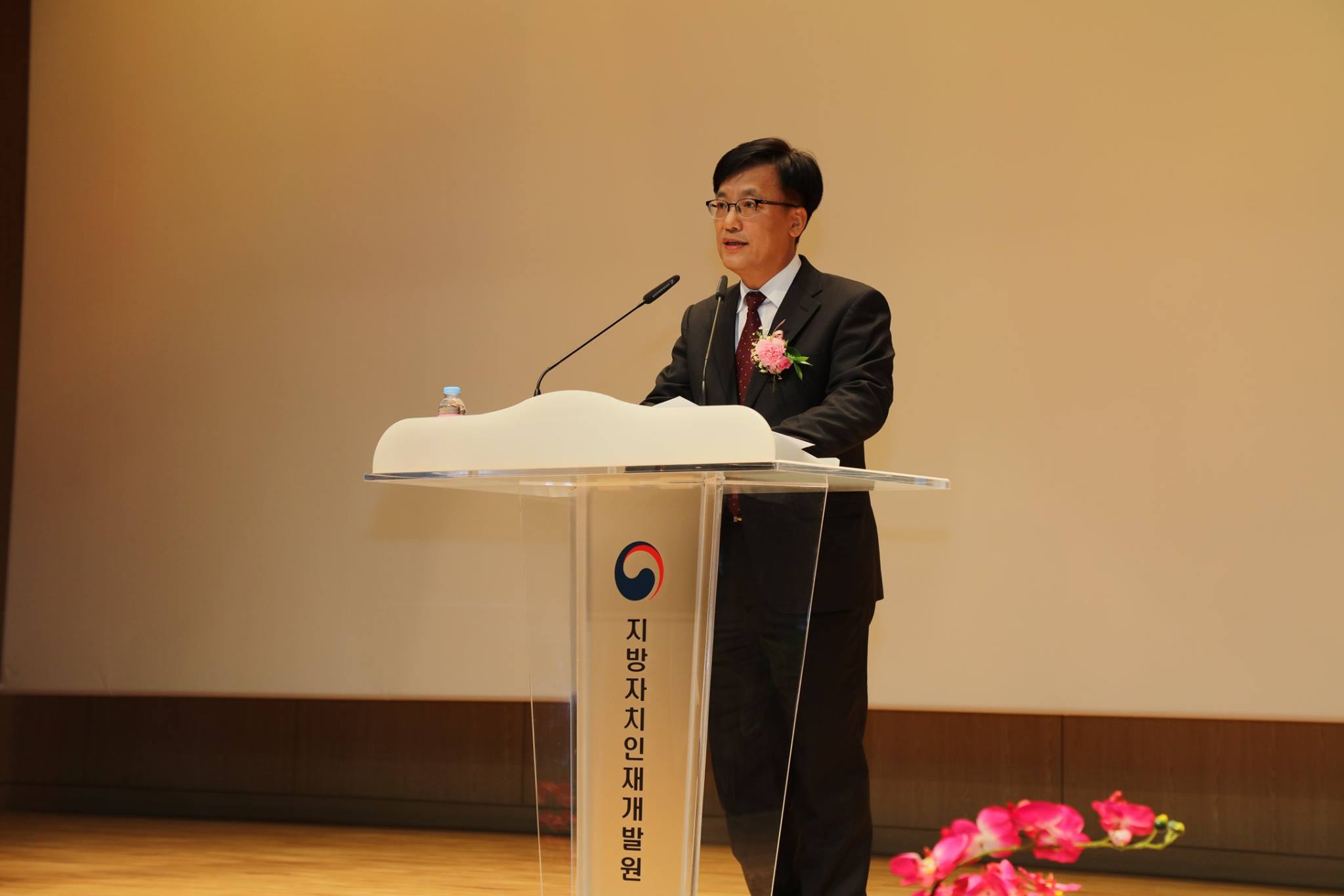 387 Korean officials begin long-term programs at LOGODI