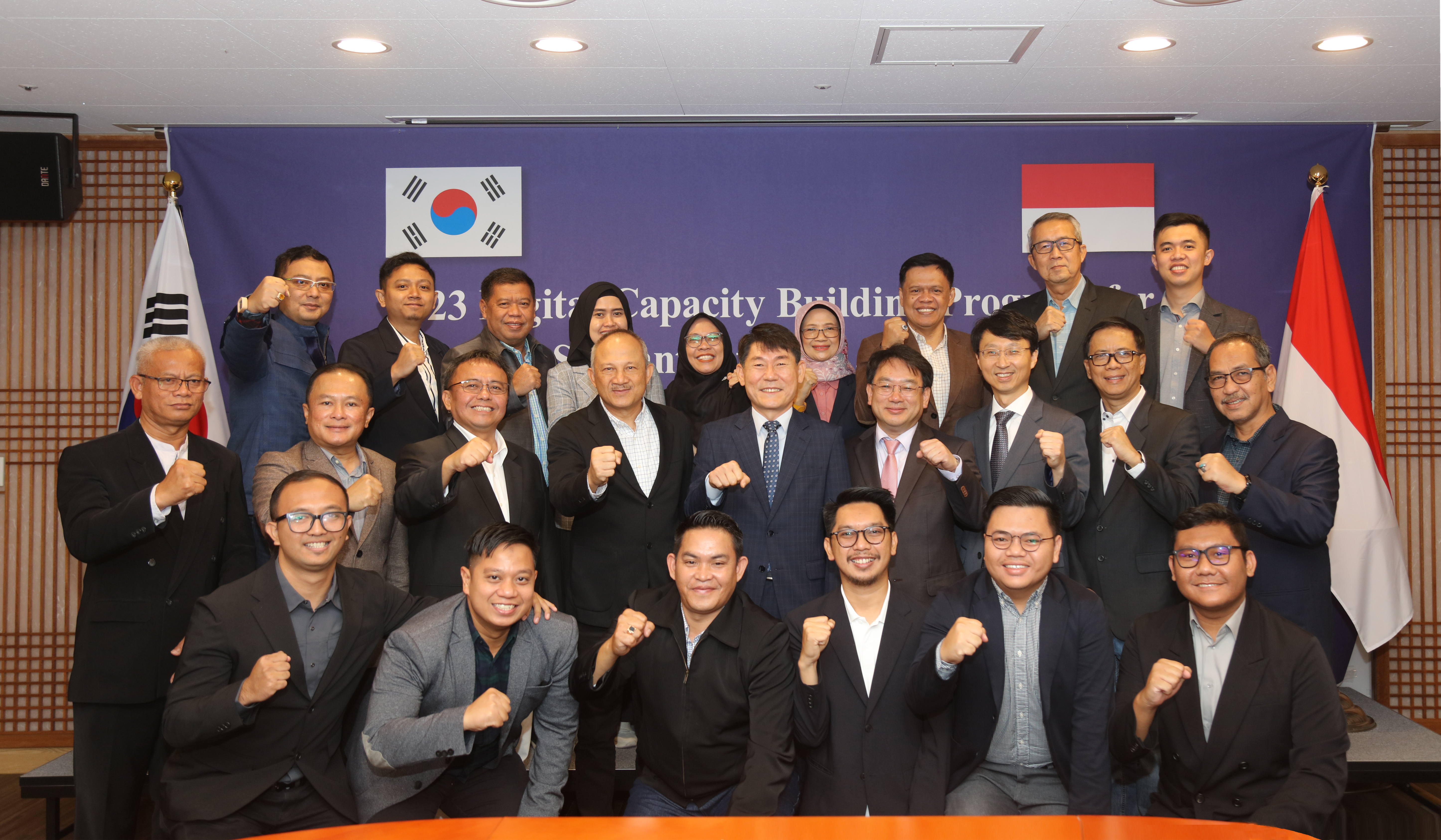 Indonesian Officials from West Java Province Shared Korea%26%2339%3Bs Digital Transformation and Administrative Innovation 큰 이미지[마우스 클릭 시 창닫기]