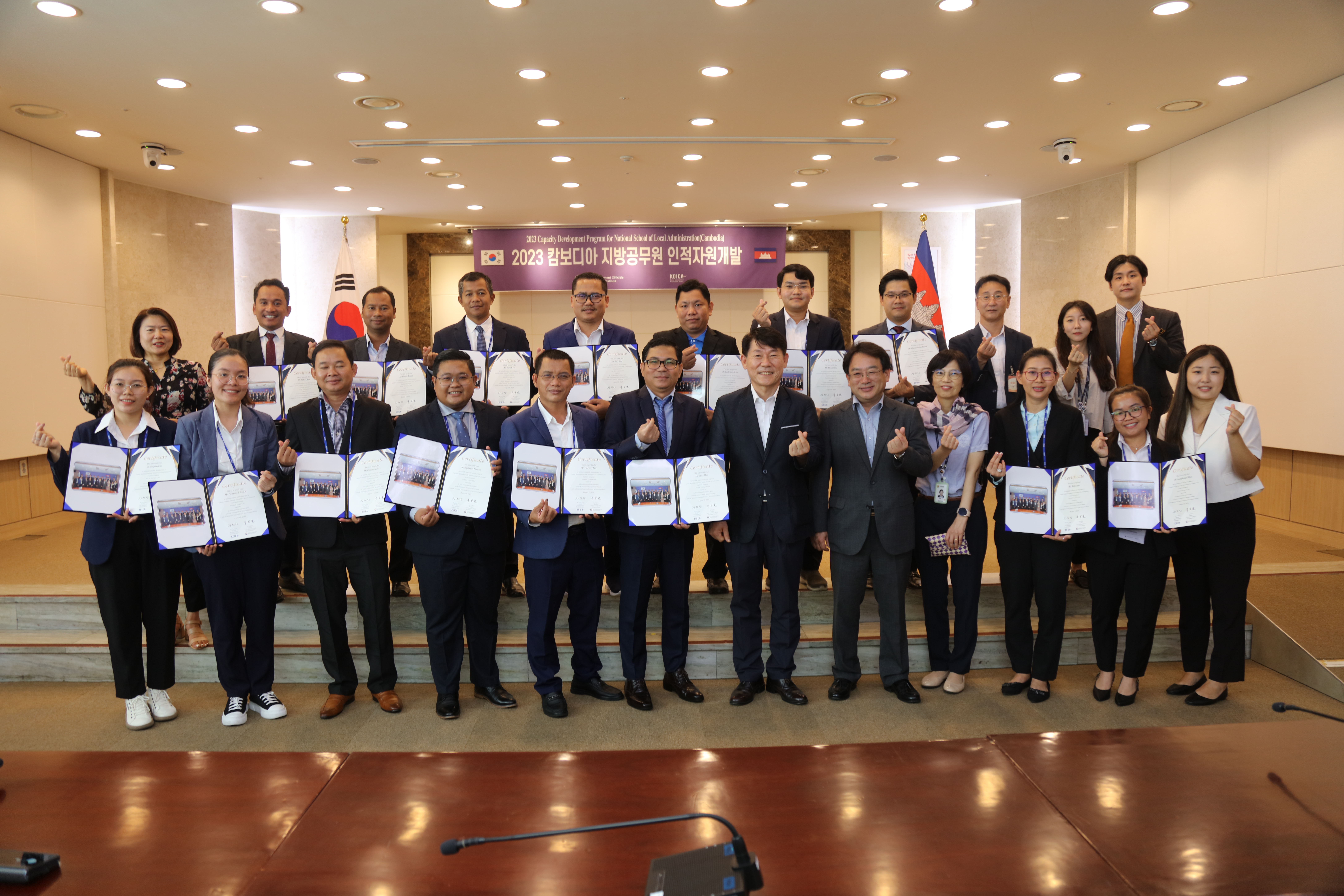 Cambodian Officials Completed the Third Round of the Customized Program 큰 이미지[마우스 클릭 시 창닫기]